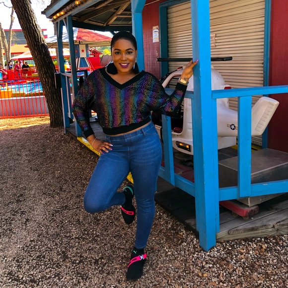 ✨Host Pick✨ Multicolor Disco Crop Top Size: Medium - Picture 7 of 10